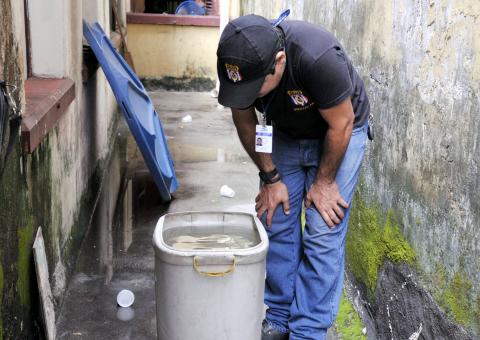 Sem mínimas condições de funcionamento, blitz multa restaurantes no Centro 